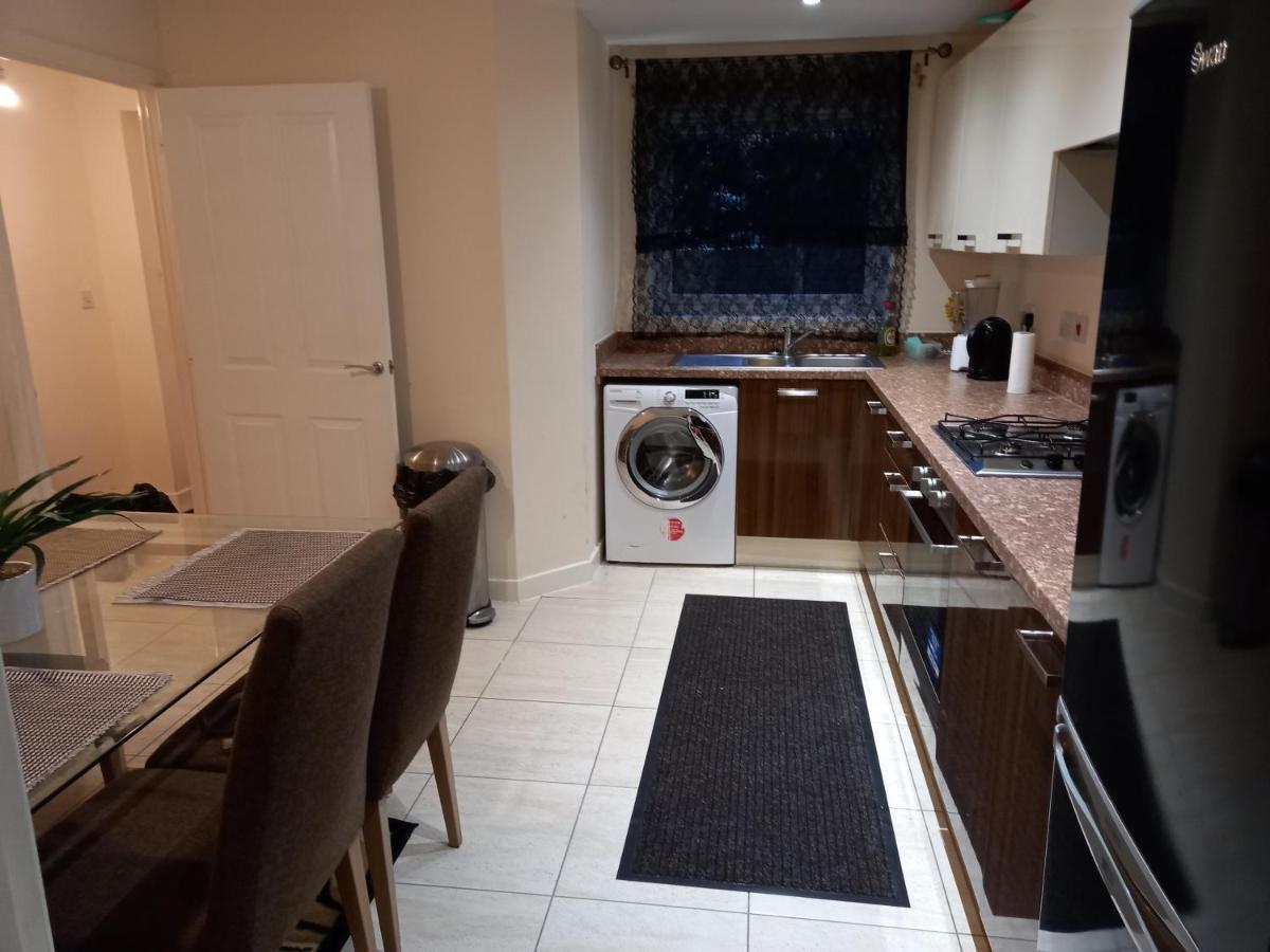 Immaculate 3 Bedroom Property. Nottingham Bagian luar foto